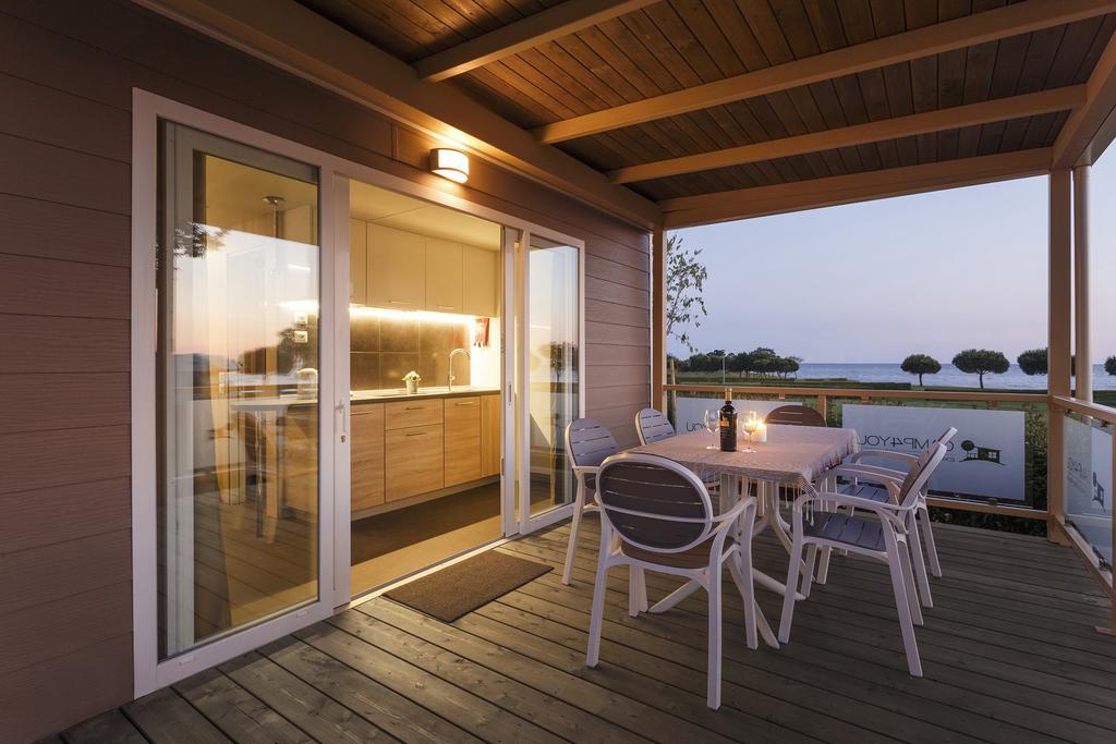 Mobile Homes Premium Vista Mare Park Umag By Camp4You Buitenkant foto