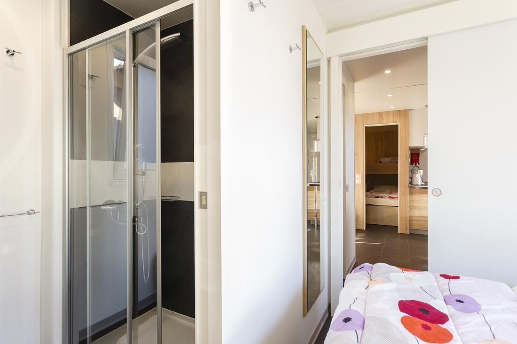 Mobile Homes Premium Vista Mare Park Umag By Camp4You Buitenkant foto