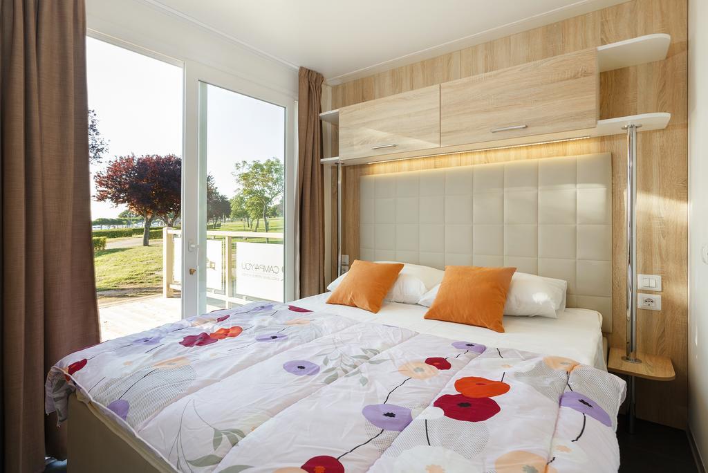 Mobile Homes Premium Vista Mare Park Umag By Camp4You Buitenkant foto