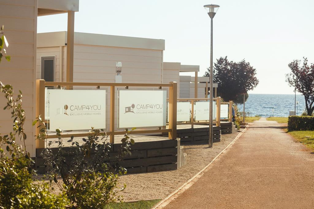 Mobile Homes Premium Vista Mare Park Umag By Camp4You Buitenkant foto